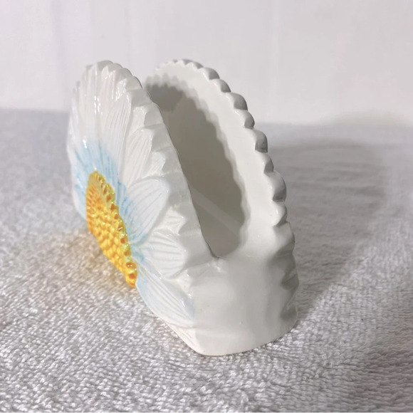 Vintage Ceramic Daisy With Lady Bug Napkin Holder - Picture 7 of 15